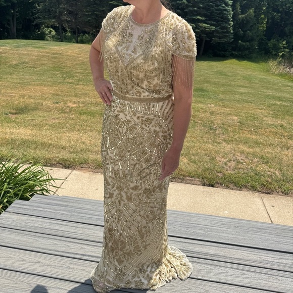 MAC DUGGAL Gold Embellished Fringe Cap Sleeve Trumpet Gown 10 - Picture 6 of 13